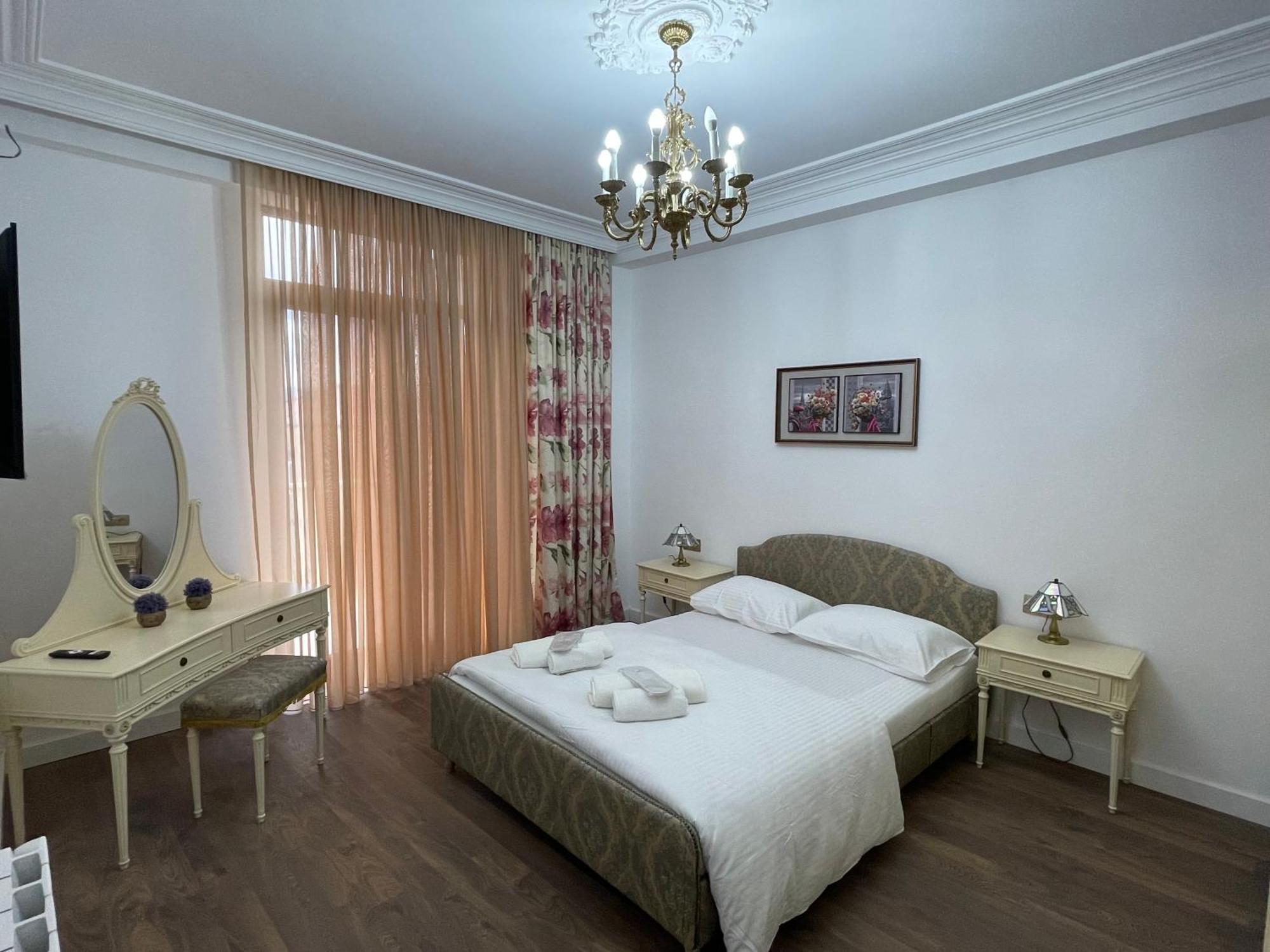 Picasso Apartment Kutaisi Eksteriør bilde