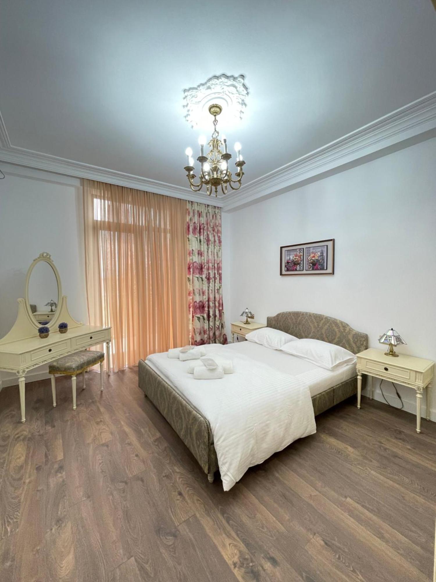 Picasso Apartment Kutaisi Eksteriør bilde