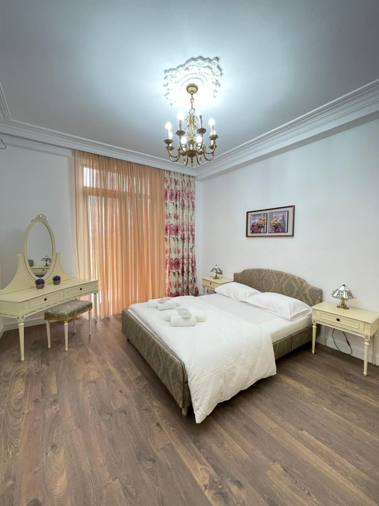 Picasso Apartment Kutaisi Eksteriør bilde