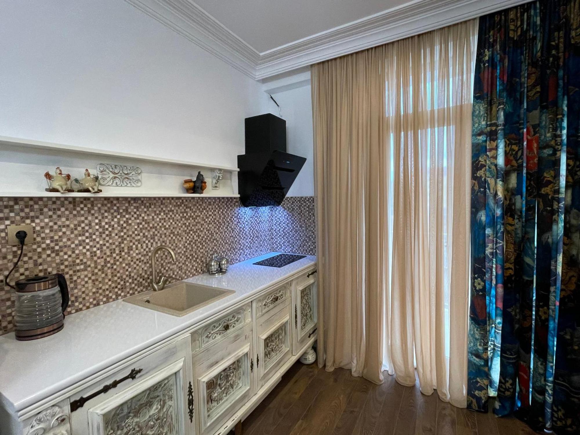 Picasso Apartment Kutaisi Eksteriør bilde
